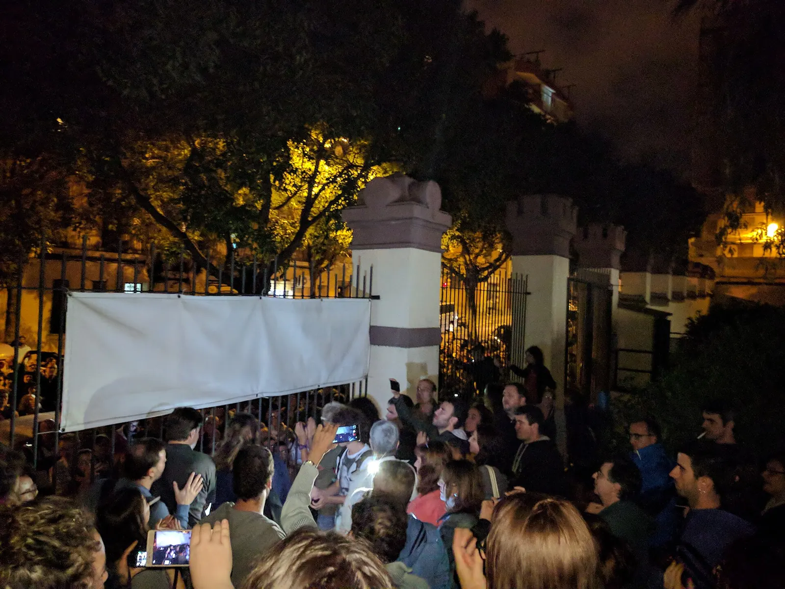 Lectura dels resultats al col·legi Jovellanos, a Gràcia.